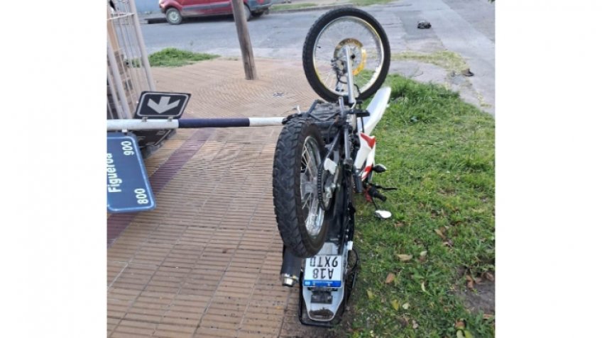 Choque de camioneta y moto en Figueroa y Lavalle